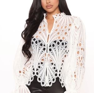 Fashion Nova NWT Crochet Lace Top sz Small